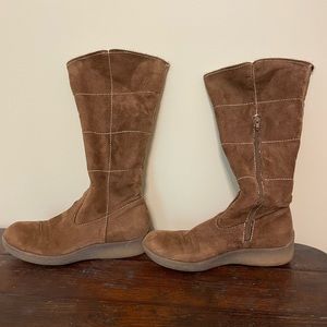 Women’s fur lined boots